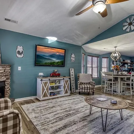 The Mason Jar, Hot Tub, Wifi, 1089 Free Tickets Each Paid Day, Dollywood And More!